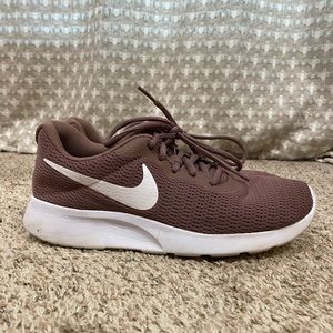 nike tanjun mauve